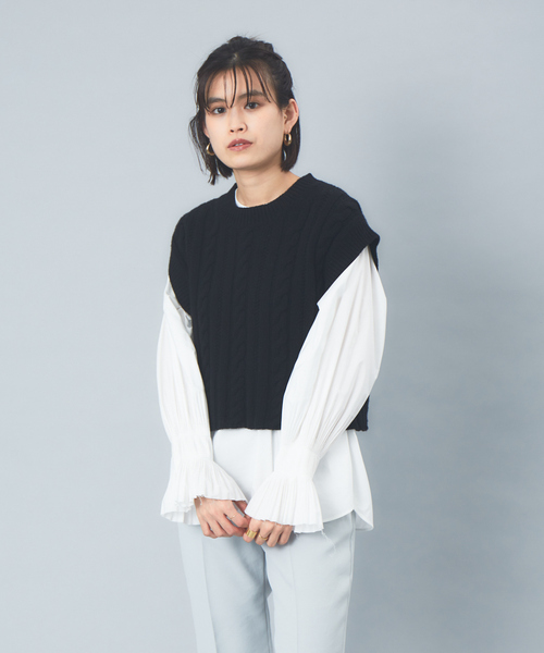 Rouge vif(ルージュヴィフ)の「ケーブルニットベスト(ベスト・レディース・ホワイト/ブラック・フリー)」の2枚目の写真