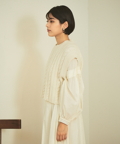 Rouge vif(ルージュヴィフ)の「ケーブルニットベスト(ベスト・レディース・ホワイト/ブラック・フリー)」の11枚目の写真