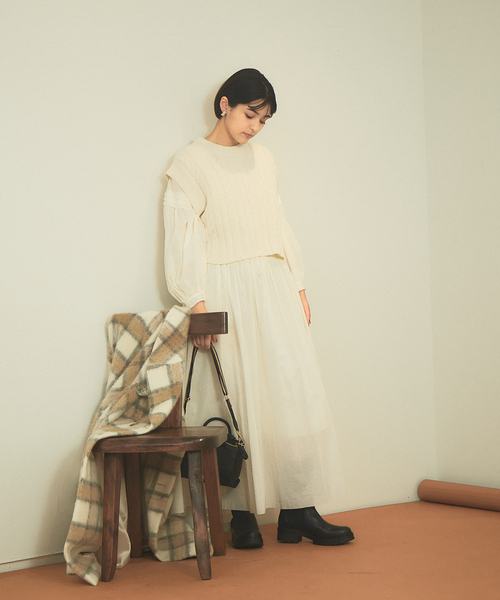 Rouge vif(ルージュヴィフ)の「ケーブルニットベスト(ベスト・レディース・ホワイト/ブラック・フリー)」の10枚目の写真