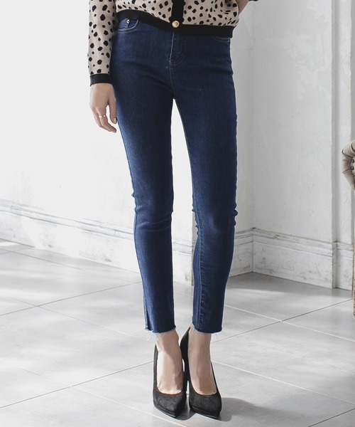 Julia Boutique（ジュリアブティック）の「ハイライズカットオフデニムパンツ/21520（デニムパンツ・レディース・ブラック/ネイビー/グレー/ブルー・LL/3L/S/M/L）」の3枚目の写真