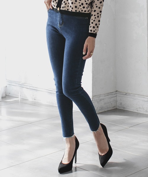 Julia Boutique（ジュリアブティック）の「ハイライズカットオフデニムパンツ/21520（デニムパンツ・レディース・ブラック/ネイビー/グレー/ブルー・LL/3L/S/M/L）」の4枚目の写真