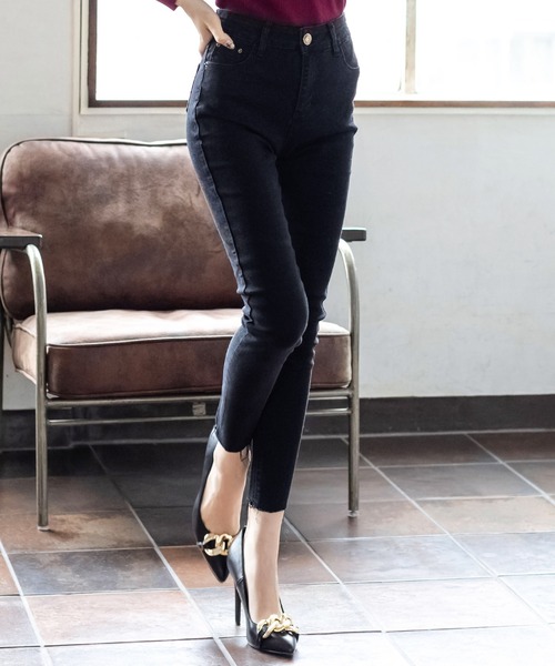 Julia Boutique（ジュリアブティック）の「ハイライズカットオフデニムパンツ/21520（デニムパンツ・レディース・ブラック/ネイビー/グレー/ブルー・LL/3L/S/M/L）」の2枚目の写真