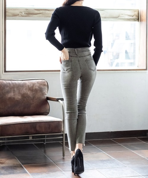 Julia Boutique（ジュリアブティック）の「ハイライズカットオフデニムパンツ/21520（デニムパンツ・レディース・ブラック/ネイビー/グレー/ブルー・LL/3L/S/M/L）」の5枚目の写真