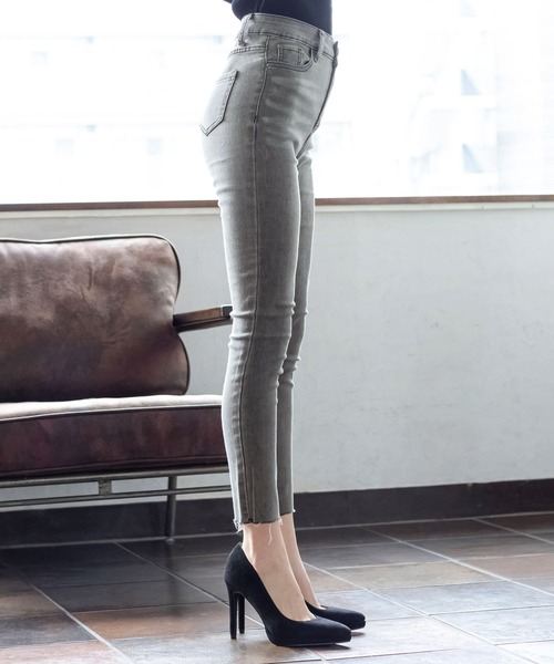 Julia Boutique（ジュリアブティック）の「ハイライズカットオフデニムパンツ/21520（デニムパンツ・レディース・ブラック/ネイビー/グレー/ブルー・LL/3L/S/M/L）」の8枚目の写真