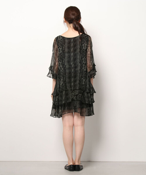 HYSTERIC GLAMOUR（ヒステリックグラマー）の「SKULL PYTHON柄 ティアードワンピース（ワンピース・レディース・チャコールグレー/ピンク/ブルー・FREE）」の8枚目の写真