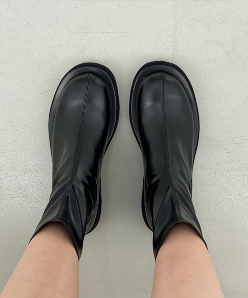 HALEY PESCA（ヘーリーペスカ）の「HALEY PESCA/ボリューム厚底 バックジップショートブーツ（ブーツ・レディース・ホワイト/ブラック・36/38/40）」の9枚目の写真