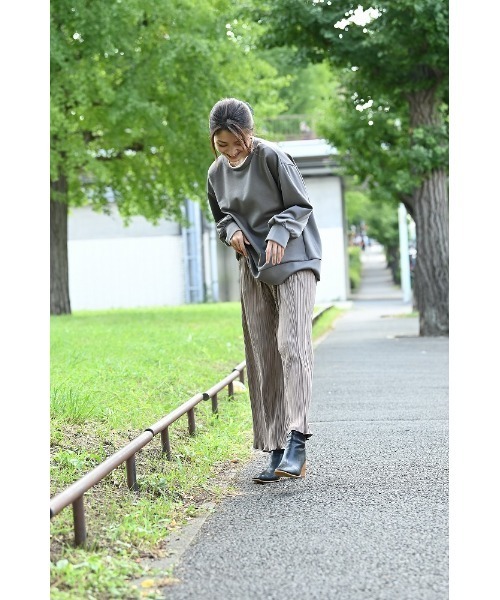 NAVY(ネイビー)の「カットフェイクスエード ストレートプリーツパンツ(その他パンツ・レディース・ベージュ/ブラウン/ブルー・M/L)」の5枚目の写真