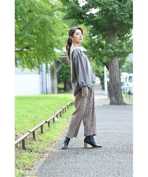 NAVY(ネイビー)の「カットフェイクスエード ストレートプリーツパンツ(その他パンツ・レディース・ベージュ/ブラウン/ブルー・M/L)」の6枚目の写真