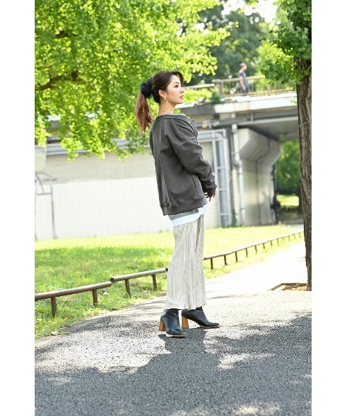 NAVY(ネイビー)の「カットフェイクスエード ストレートプリーツパンツ(その他パンツ・レディース・ベージュ/ブラウン/ブルー・M/L)」の11枚目の写真