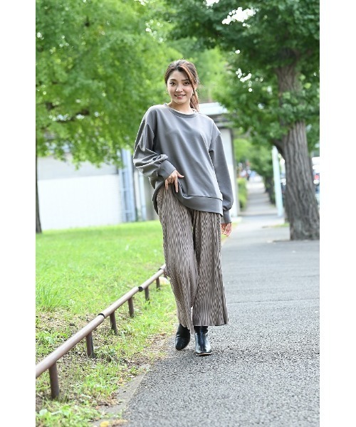 NAVY(ネイビー)の「カットフェイクスエード ストレートプリーツパンツ(その他パンツ・レディース・ベージュ/ブラウン/ブルー・M/L)」の4枚目の写真