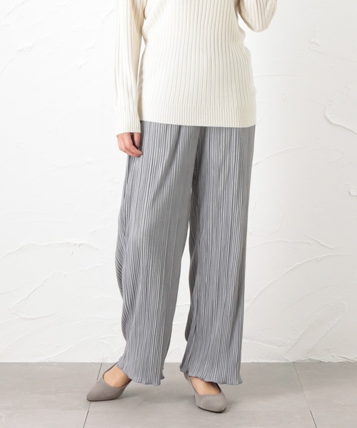 NAVY(ネイビー)の「カットフェイクスエード ストレートプリーツパンツ(その他パンツ・レディース・ベージュ/ブラウン/ブルー・M/L)」の17枚目の写真