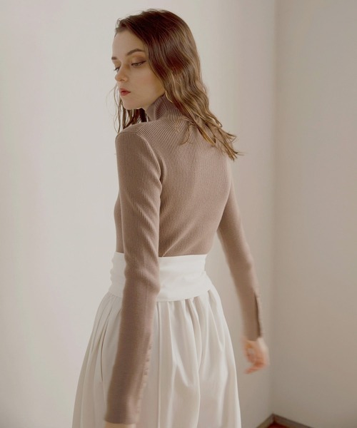 MIELI INVARIANT（ミエリインヴァリアント）の「Smooth Soft Turtle Knit（ニット/セーター・レディース・モカ/ブラウン/ブラック/アイボリー・FREE）」の16枚目の写真