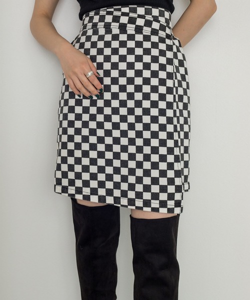 w closet（ダブルクローゼット）の「ラップ風ミニスカート（スカート・レディース・ダークグレー/ダークオレンジ/ブラック×ホワイト/グリーン・FREE）」の8枚目の写真