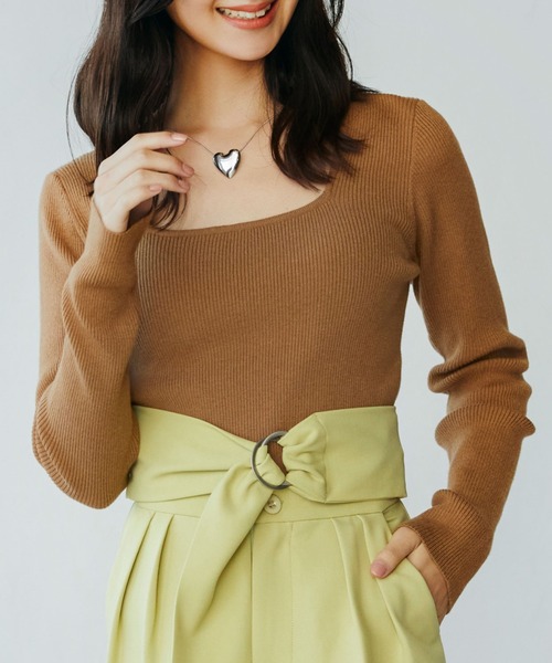 SAISON DE PAPILLON（セゾンドパピヨン）の「タイトシルエットスクエアネックニットプルオーバー（ニット/セーター・レディース・ブラック/ネイビー/ホワイト/ブラウン/パープル・L/M）」の6枚目の写真