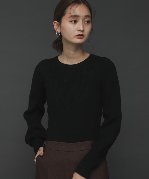 SENSE OF PLACE by URBAN RESEARCH(センスオブプレイスバイアーバンリサーチ)の「シャーリングスリーブセーター(ニット/セーター・レディース・ブラック/ベージュ/ブラウン/ブルー・ONE)」の5枚目の写真