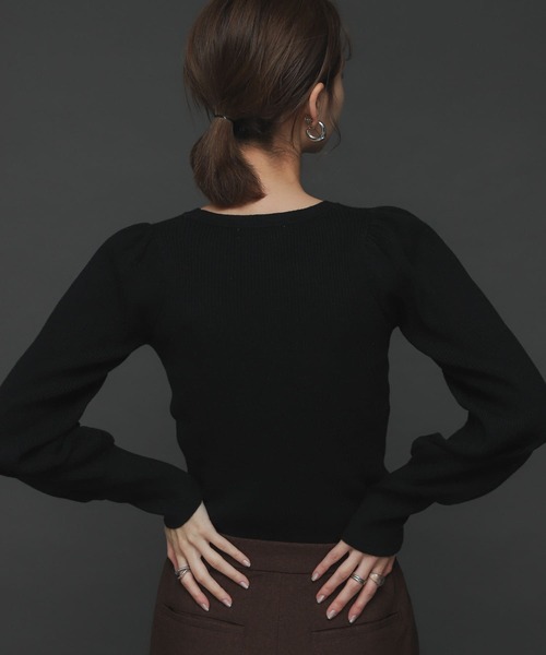 SENSE OF PLACE by URBAN RESEARCH(センスオブプレイスバイアーバンリサーチ)の「シャーリングスリーブセーター(ニット/セーター・レディース・ブラック/ベージュ/ブラウン/ブルー・ONE)」の8枚目の写真