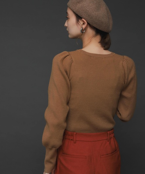 SENSE OF PLACE by URBAN RESEARCH(センスオブプレイスバイアーバンリサーチ)の「シャーリングスリーブセーター(ニット/セーター・レディース・ブラック/ベージュ/ブラウン/ブルー・ONE)」の22枚目の写真