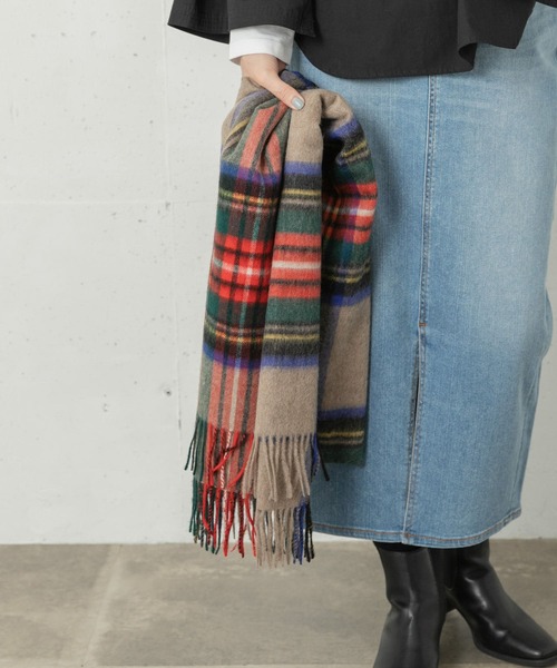 Glen Prince（グレンプリンス）の「Glen Prince　ウールチェックストール（マフラー・レディース・ホワイト/ブラック/モカ・ONE）」の3枚目の写真