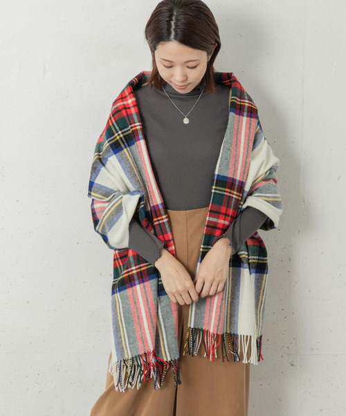 Glen Prince（グレンプリンス）の「Glen Prince　ウールチェックストール（マフラー・レディース・ホワイト/ブラック/モカ・ONE）」の5枚目の写真