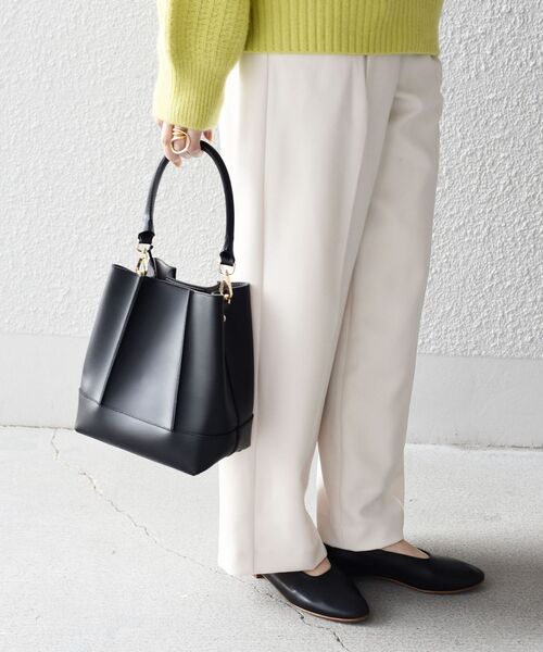 Carol J.（キャロルジェイ）の「GIANNI NOTARO CAROL J:ワンハンドルハンドバッグ◆（ショルダーバッグ・レディース・ブラック/ベージュ・ONE SIZE）」の6枚目の写真