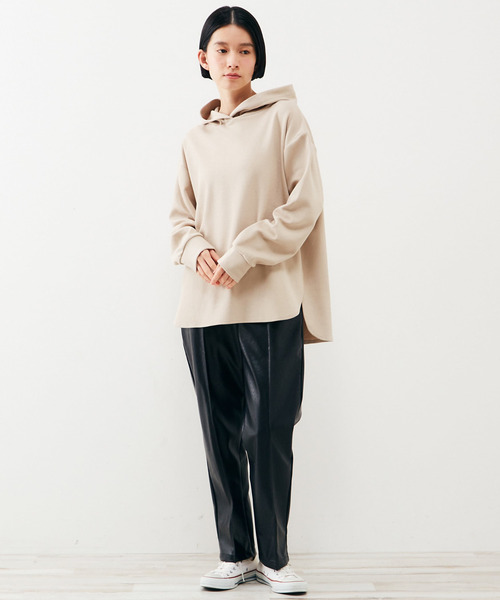 MELROSE claire（メルローズ クレール）の「【ニットのようなリブ見えのデイリーに使えてカジュアル過ぎないフーディ―カットソープルオーバー】（パーカー・レディース・セージグリーン/チャコールグレー/ライトベージュ・FREE）」の5枚目の写真