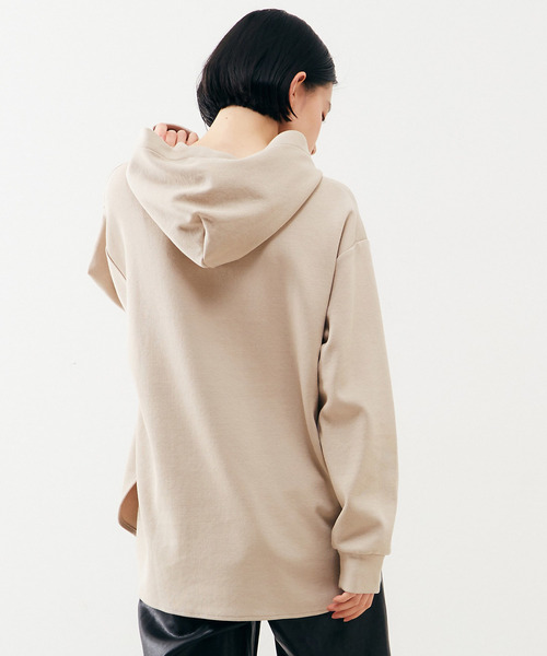 MELROSE claire（メルローズ クレール）の「【ニットのようなリブ見えのデイリーに使えてカジュアル過ぎないフーディ―カットソープルオーバー】（パーカー・レディース・セージグリーン/チャコールグレー/ライトベージュ・FREE）」の4枚目の写真