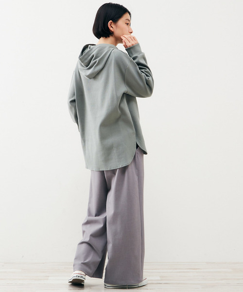 MELROSE claire（メルローズ クレール）の「【ニットのようなリブ見えのデイリーに使えてカジュアル過ぎないフーディ―カットソープルオーバー】（パーカー・レディース・セージグリーン/チャコールグレー/ライトベージュ・FREE）」の15枚目の写真