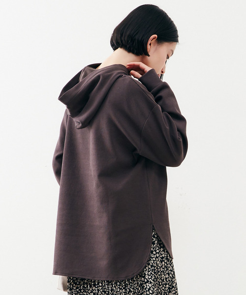 MELROSE claire（メルローズ クレール）の「【ニットのようなリブ見えのデイリーに使えてカジュアル過ぎないフーディ―カットソープルオーバー】（パーカー・レディース・セージグリーン/チャコールグレー/ライトベージュ・FREE）」の8枚目の写真