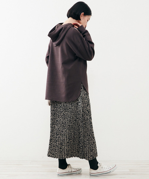 MELROSE claire（メルローズ クレール）の「【ニットのようなリブ見えのデイリーに使えてカジュアル過ぎないフーディ―カットソープルオーバー】（パーカー・レディース・セージグリーン/チャコールグレー/ライトベージュ・FREE）」の7枚目の写真