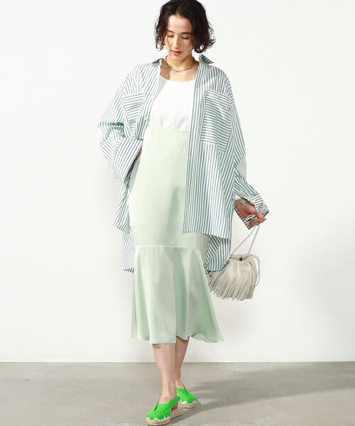 Rie Miller(リエミラー)の「レギュラーカラーチュニック丈ストライプシャツ(シャツ/ブラウス・レディース・ブルー系その他3/グリーン系その他3/レッド系その他3・38)」の4枚目の写真