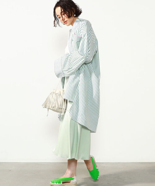 Rie Miller(リエミラー)の「レギュラーカラーチュニック丈ストライプシャツ(シャツ/ブラウス・レディース・ブルー系その他3/グリーン系その他3/レッド系その他3・38)」の5枚目の写真