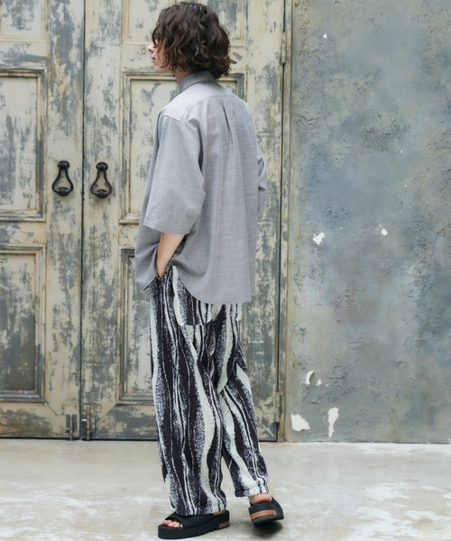 CASPER JOHN（キャスパージョン）の「Graphic pleats slacks/グラフィックプリーツスラックス（スラックス・メンズ・ホワイト×ブラック/ベージュ・SMALL/MEDIUM/LARGE）」の8枚目の写真