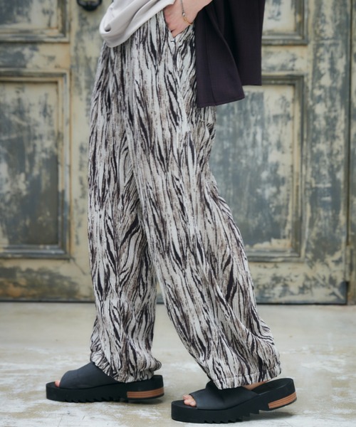 CASPER JOHN（キャスパージョン）の「Graphic pleats slacks/グラフィックプリーツスラックス（スラックス・メンズ・ホワイト×ブラック/ベージュ・SMALL/MEDIUM/LARGE）」の10枚目の写真