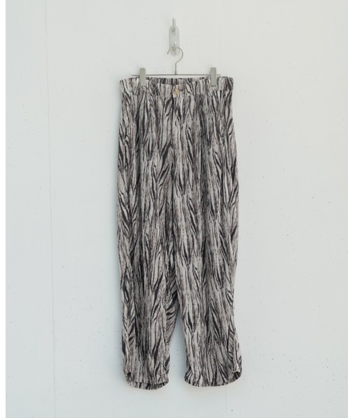 CASPER JOHN（キャスパージョン）の「Graphic pleats slacks/グラフィックプリーツスラックス（スラックス・メンズ・ホワイト×ブラック/ベージュ・SMALL/MEDIUM/LARGE）」の17枚目の写真