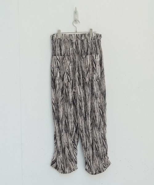 CASPER JOHN（キャスパージョン）の「Graphic pleats slacks/グラフィックプリーツスラックス（スラックス・メンズ・ホワイト×ブラック/ベージュ・SMALL/MEDIUM/LARGE）」の18枚目の写真