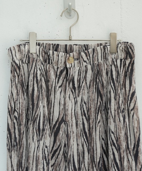 CASPER JOHN（キャスパージョン）の「Graphic pleats slacks/グラフィックプリーツスラックス（スラックス・メンズ・ホワイト×ブラック/ベージュ・SMALL/MEDIUM/LARGE）」の19枚目の写真