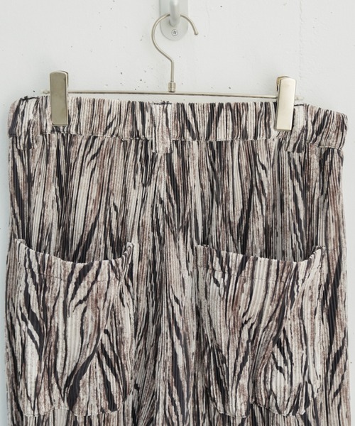 CASPER JOHN（キャスパージョン）の「Graphic pleats slacks/グラフィックプリーツスラックス（スラックス・メンズ・ホワイト×ブラック/ベージュ・SMALL/MEDIUM/LARGE）」の22枚目の写真
