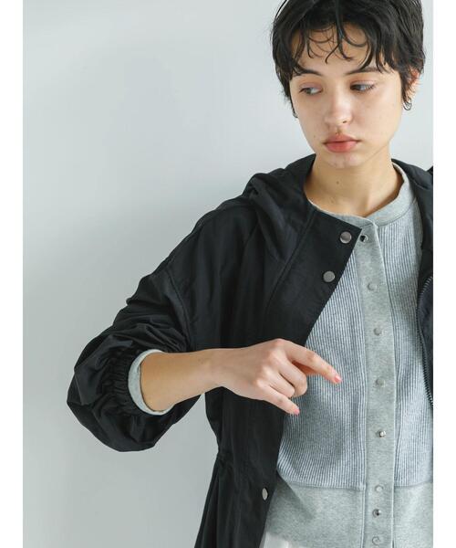 koe（コエ）の「ナイロンフードコート＊（ブルゾン・レディース・ブラック/ライトベージュ・M）」の7枚目の写真
