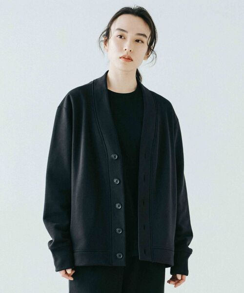 SHIPS(シップス)の「【SHIPS別注】THYARD: SOLOTEX(R) コットン Vネック カーディガン(カーディガン/ボレロ・メンズ・ブラック/ネイビー/グレー・SMALL/MEDIUM/LARGE/X-LARGE)」の8枚目の写真