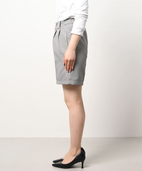 CHILLE（チル）の「先染めチェックタックショートパンツ（その他パンツ・レディース・グレー・FREE）」の3枚目の写真