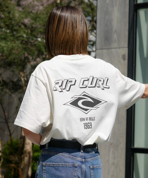 rip curl(リップカール)の「【RIPCURL(リップカール)】FADE OUT ICON/アイコンロゴバックプリント半袖ワンポイントTシャツ(Tシャツ/カットソー・メンズ・ブラック/ナチュラル/ピンク系その他2/ブルー系その他/プラム/ブラック×ピンク/セージグリーン/グリーン系その他・SMALL/MEDIUM/LARGE/X-LARGE/X-SMALL)」の4枚目の写真