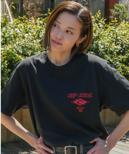 rip curl(リップカール)の「【RIPCURL(リップカール)】FADE OUT ICON/アイコンロゴバックプリント半袖ワンポイントTシャツ(Tシャツ/カットソー・メンズ・ブラック/ナチュラル/ピンク系その他2/ブルー系その他/プラム/ブラック×ピンク/セージグリーン/グリーン系その他・SMALL/MEDIUM/LARGE/X-LARGE/X-SMALL)」の2枚目の写真