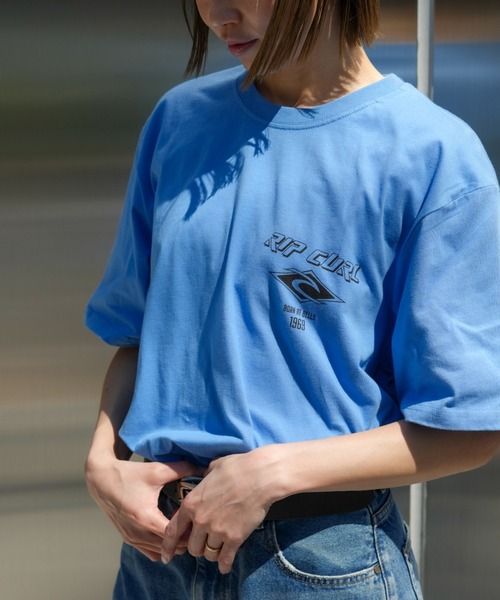 rip curl(リップカール)の「【RIPCURL(リップカール)】FADE OUT ICON/アイコンロゴバックプリント半袖ワンポイントTシャツ(Tシャツ/カットソー・メンズ・ブラック/ナチュラル/ピンク系その他2/ブルー系その他/プラム/ブラック×ピンク/セージグリーン/グリーン系その他・SMALL/MEDIUM/LARGE/X-LARGE/X-SMALL)」の22枚目の写真
