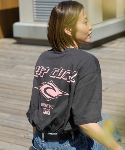 rip curl(リップカール)の「【RIPCURL(リップカール)】FADE OUT ICON/アイコンロゴバックプリント半袖ワンポイントTシャツ(Tシャツ/カットソー・メンズ・ブラック/ナチュラル/ピンク系その他2/ブルー系その他/プラム/ブラック×ピンク/セージグリーン/グリーン系その他・SMALL/MEDIUM/LARGE/X-LARGE/X-SMALL)」の10枚目の写真