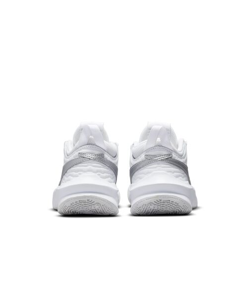 NIKE(ナイキ)の「ナイキ チーム ハッスル D 10 ジュニア バスケットボールシューズ / Nike Team Hustle D 10 Big Kids' Basketball Shoes(スニーカー・キッズ・ホワイト/アイボリー・23/24/25/22.5/23.5/24.5)」の5枚目の写真