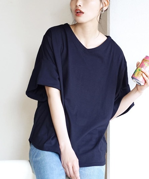 zootie(ズーティー)の「【簡単にこなれるロールアップ袖】 URBAN PLUS ロールアップスリーブ ビッグTシャツ(Tシャツ/カットソー・レディース・ライトブルー/ブラック/ネイビー/オフホワイト/ライトカーキ/イエロー系その他/ライトピンク/グレイッシュベージュ/グレイッシュブルー/チャコール/アイボリー/ラベンダー/ブラウン系その他/ダークグリーン/ライトベージュ/スモークピンク/テラコッタ・フリー)」の12枚目の写真