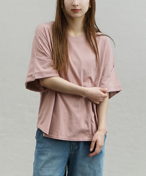 zootie(ズーティー)の「【簡単にこなれるロールアップ袖】 URBAN PLUS ロールアップスリーブ ビッグTシャツ(Tシャツ/カットソー・レディース・ライトブルー/ブラック/ネイビー/オフホワイト/ライトカーキ/イエロー系その他/ライトピンク/グレイッシュベージュ/グレイッシュブルー/チャコール/アイボリー/ラベンダー/ブラウン系その他/ダークグリーン/ライトベージュ/スモークピンク/テラコッタ・フリー)」の17枚目の写真