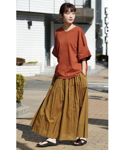 zootie(ズーティー)の「【簡単にこなれるロールアップ袖】 URBAN PLUS ロールアップスリーブ ビッグTシャツ(Tシャツ/カットソー・レディース・ライトブルー/ブラック/ネイビー/オフホワイト/ライトカーキ/イエロー系その他/ライトピンク/グレイッシュベージュ/グレイッシュブルー/チャコール/アイボリー/ラベンダー/ブラウン系その他/ダークグリーン/ライトベージュ/スモークピンク/テラコッタ・フリー)」の19枚目の写真