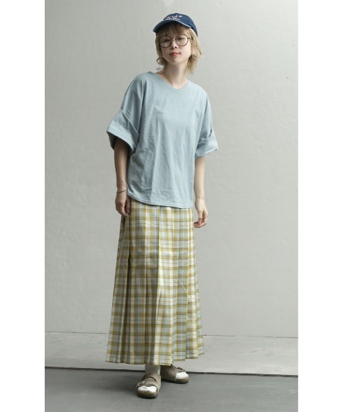 zootie(ズーティー)の「【簡単にこなれるロールアップ袖】 URBAN PLUS ロールアップスリーブ ビッグTシャツ(Tシャツ/カットソー・レディース・ライトブルー/ブラック/ネイビー/オフホワイト/ライトカーキ/イエロー系その他/ライトピンク/グレイッシュベージュ/グレイッシュブルー/チャコール/アイボリー/ラベンダー/ブラウン系その他/ダークグリーン/ライトベージュ/スモークピンク/テラコッタ・フリー)」の20枚目の写真