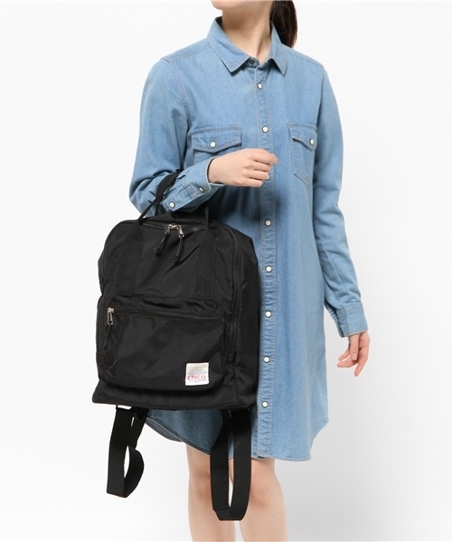 Chico(チコ)の「【who's who Chico】ナイロン2WAYBAG(バックパック/リュック・レディース・ベージュ/ブラック/グレー/ブルー・FREE)」の9枚目の写真